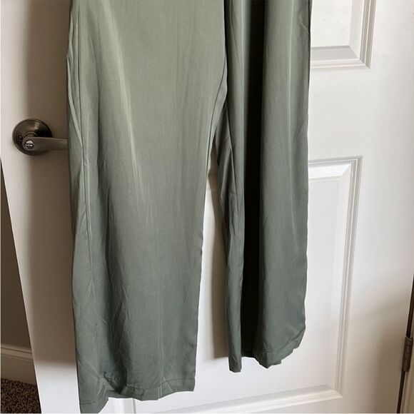 Bishop & Young ▪️NWT▪️ Margot halter jumpsuit ▪️Olive Green ▪️ Small - Picture 6 of 8
